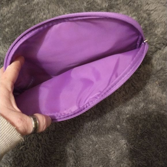 Clinique Make-up Bag! - Picture 3 of 6